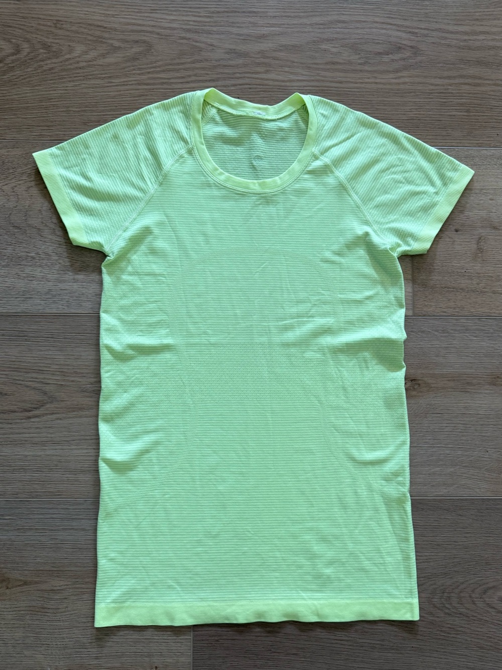 Lululemon Swiftly Tech Short Sleeve Shirt 2.0 Size 8 Highlight Yellow